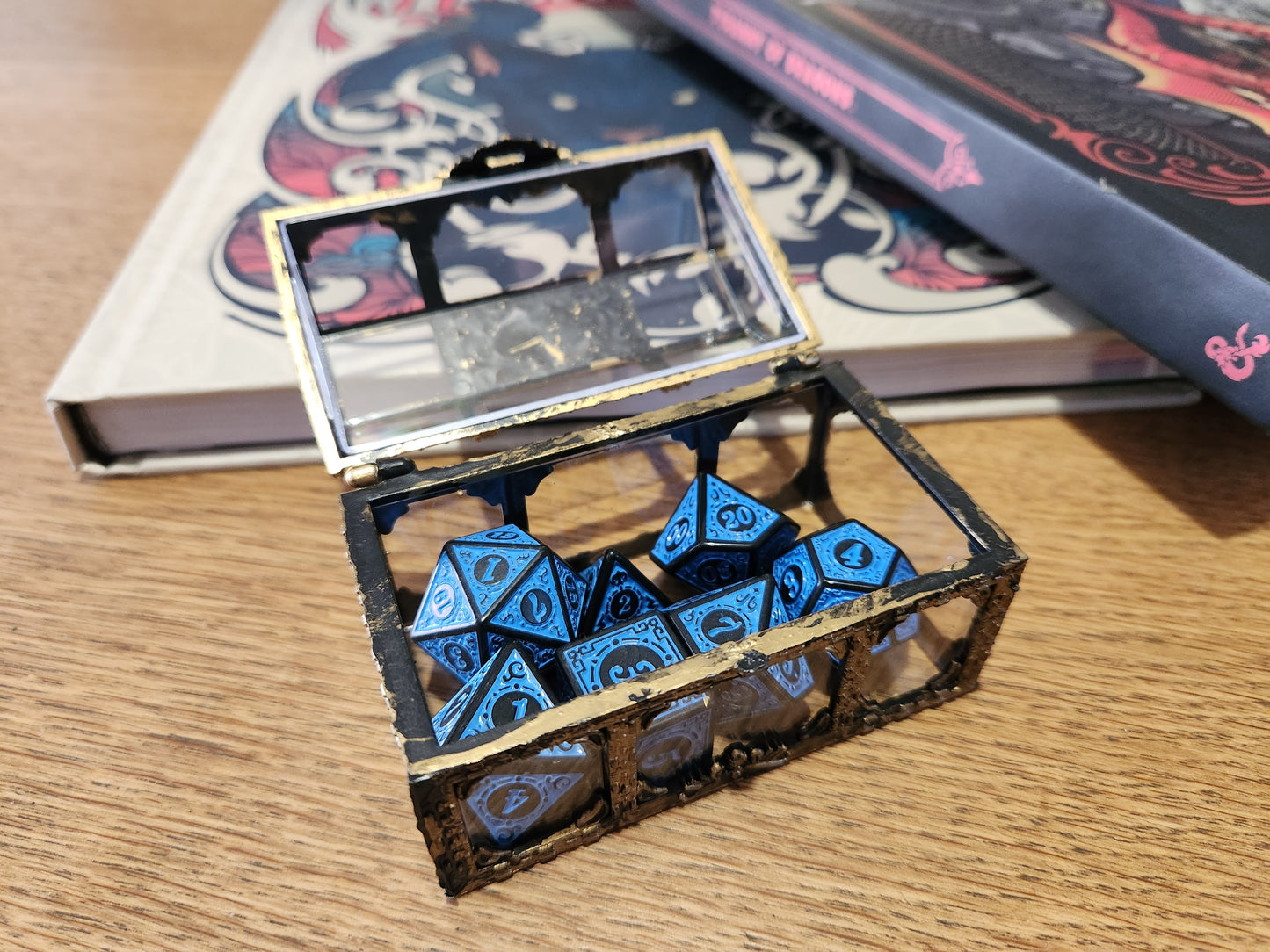 D&D Dice Set and Chest Dungeons and Dragons / DND Rpg Dice 7 Dice and Storage for Avid Gamers