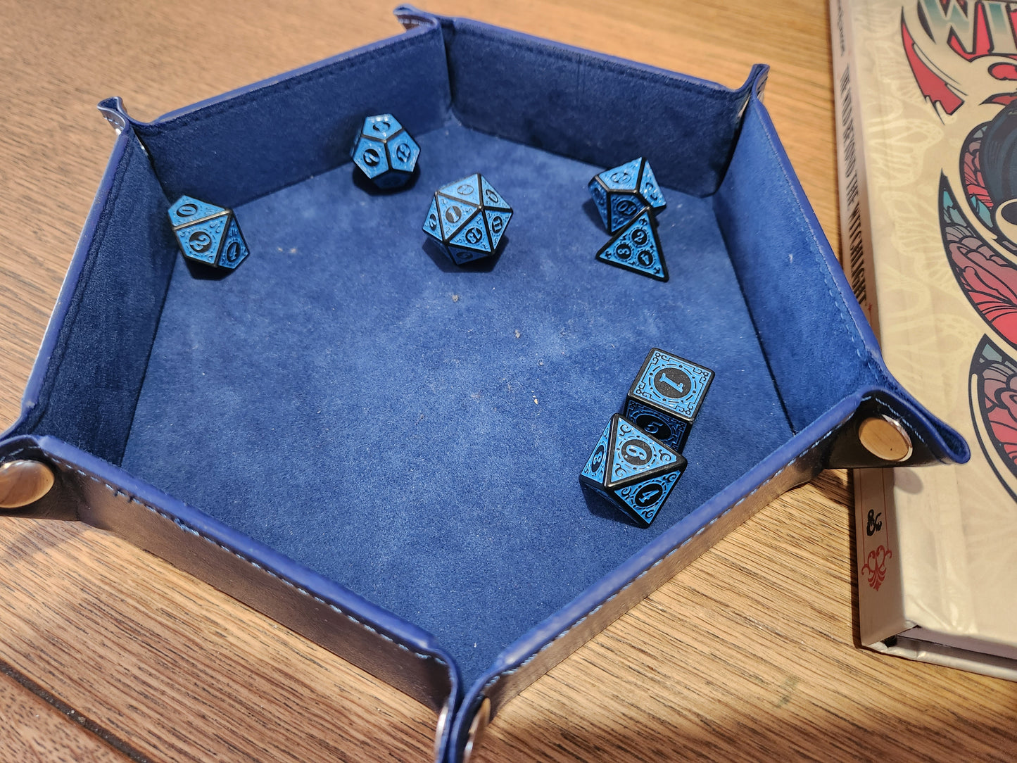 D&D Dice Set and Chest Dungeons and Dragons / DND Rpg Dice 7 Dice and Storage for Avid Gamers