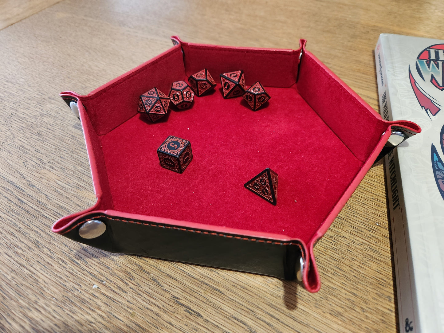 D&D Dice Set and Chest Dungeons and Dragons / DND Rpg Dice 7 Dice and Storage for Avid Gamers