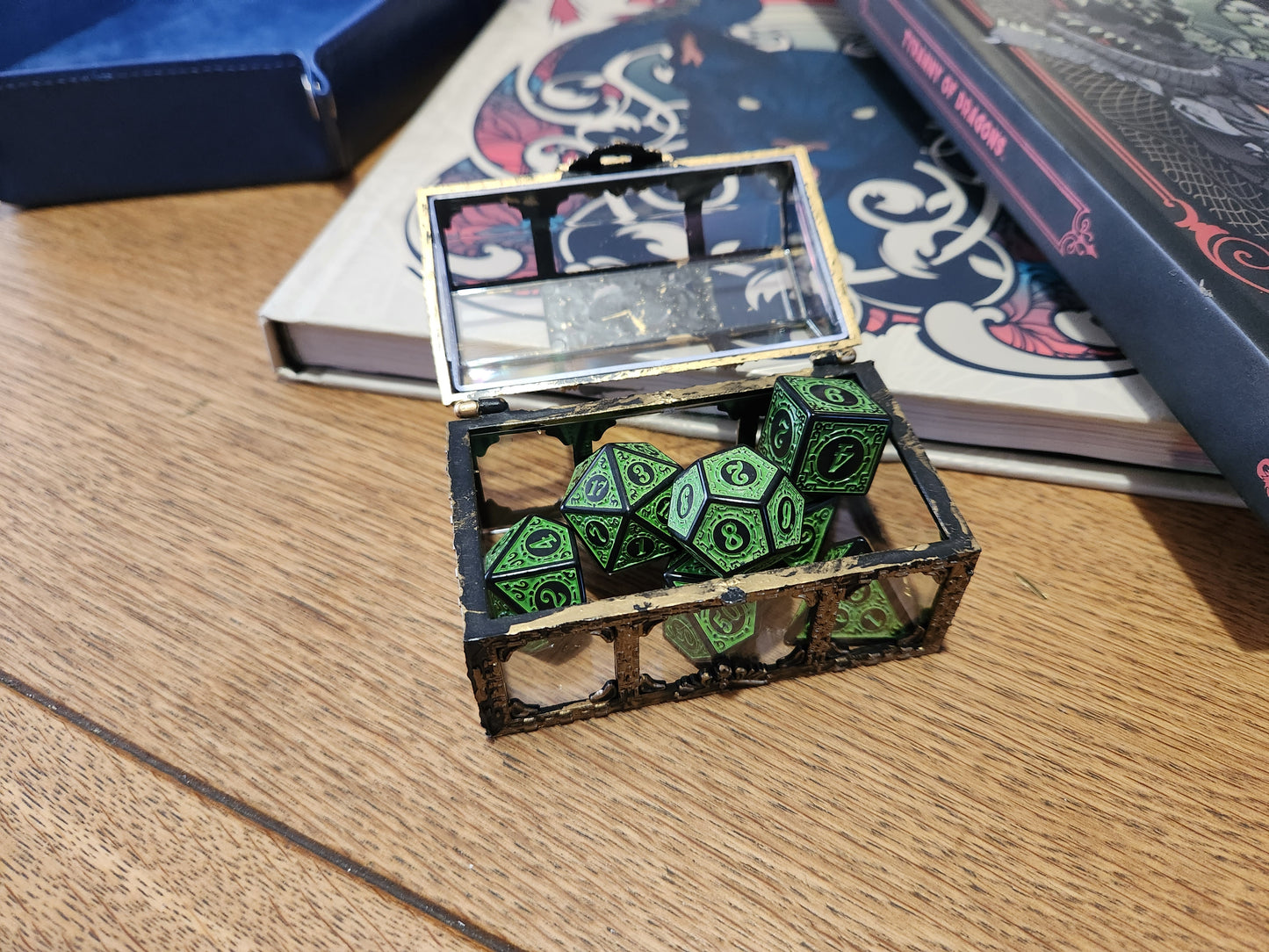D&D Dice Set and Chest Dungeons and Dragons / DND Rpg Dice 7 Dice and Storage for Avid Gamers