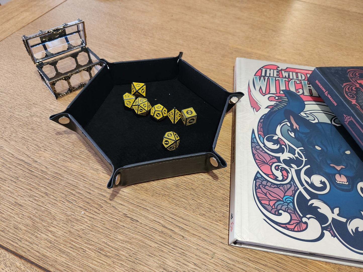 D&D Dice Set and Chest Dungeons and Dragons / DND Rpg Dice 7 Dice and Storage for Avid Gamers