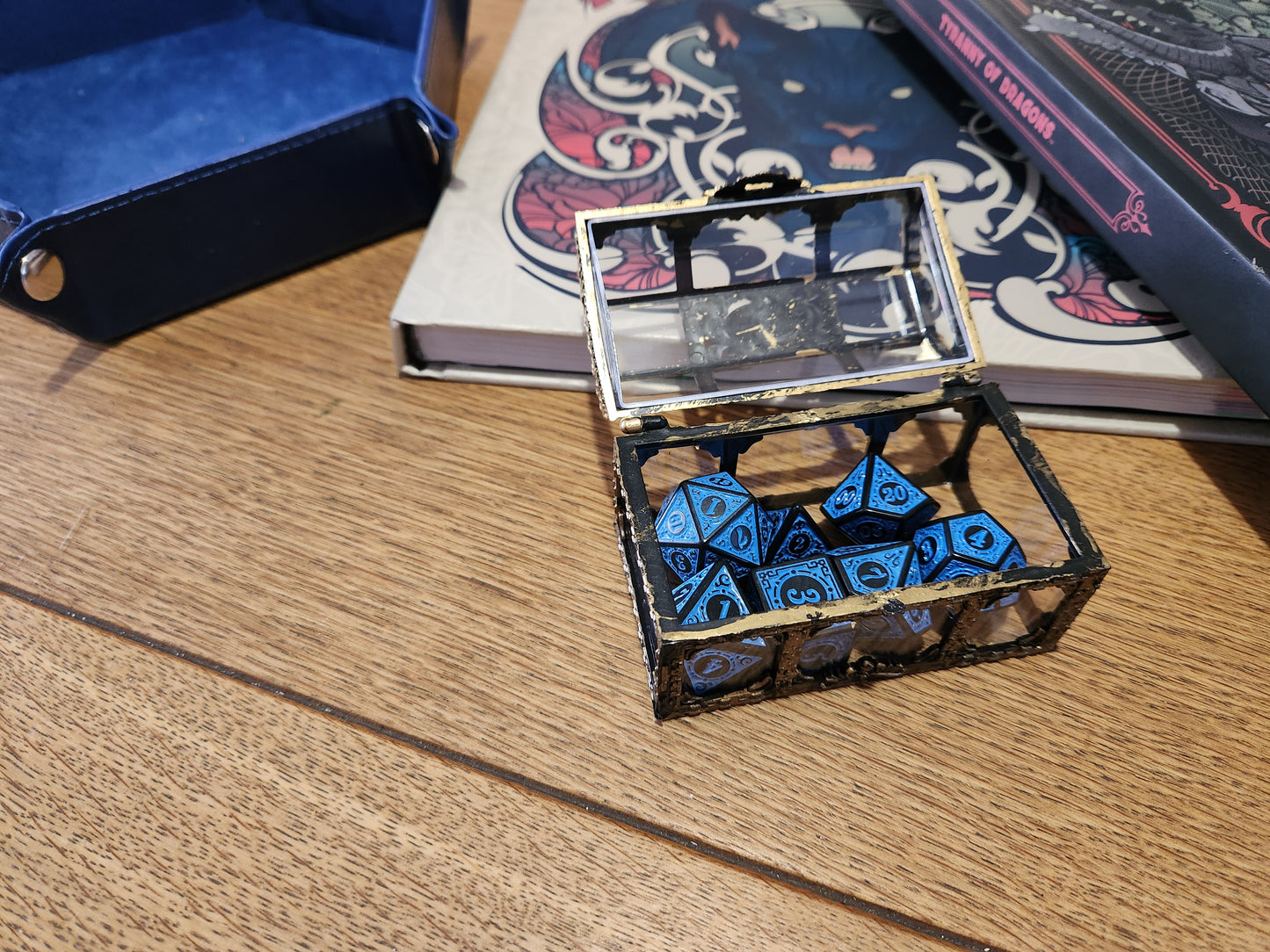 D&D Dice Set and Chest Dungeons and Dragons / DND Rpg Dice 7 Dice and Storage for Avid Gamers