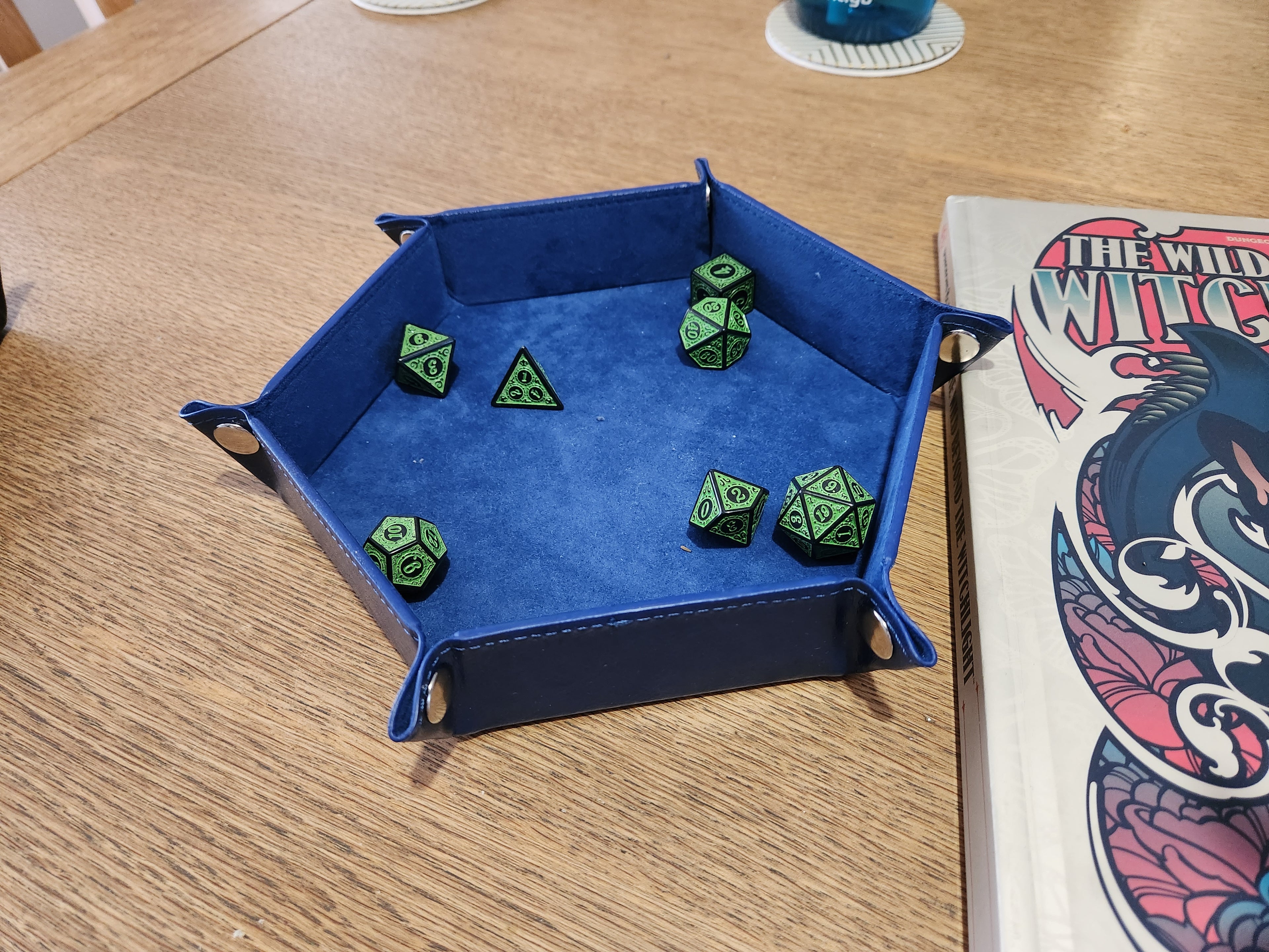 D&D Premium Dice Set and Chest Dungeons and Dragons / DND Rpg Dice 7 Dice and Storage for Avid Gamers